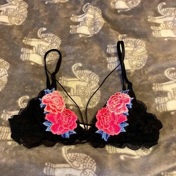 PINK Victoria’s Secret XS Black Lace Triangle Bralette with Rose - Picture 1 of 15